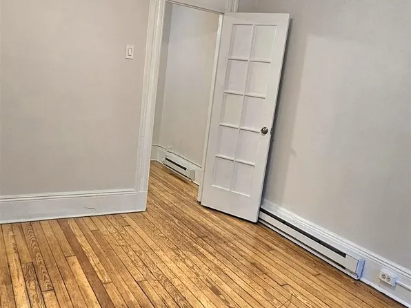 327 Jackson Street image 9 of 47