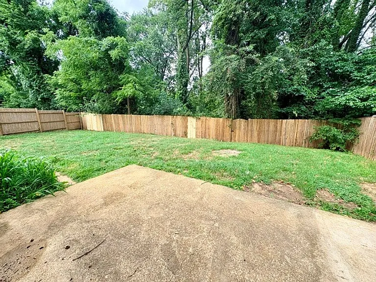 1084 Brightleaf Ct — Photo 14