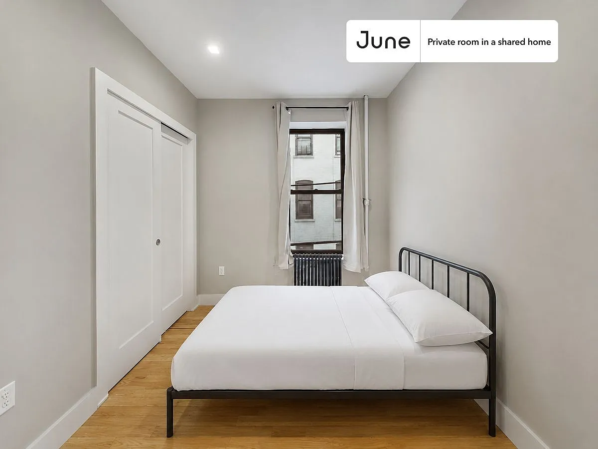 Full bedroom in 4 bed/2 bath home in West Harlem #713 C — Photo 1