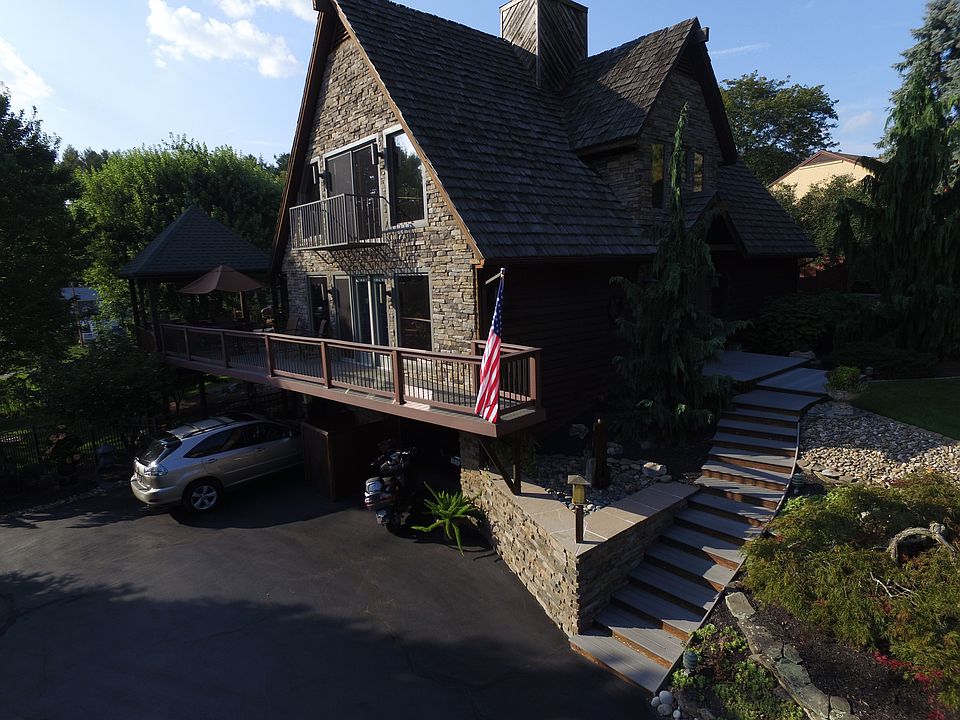 2nd image of 499 Larkspur Ln
