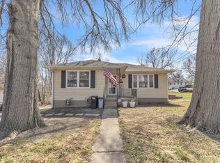 3114 Gene Field Rd, Saint Joseph, MO 64506