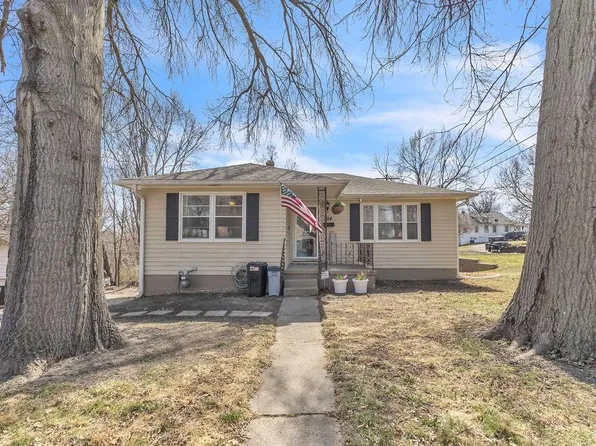 3114 Gene Field Rd, Saint Joseph, MO 64506