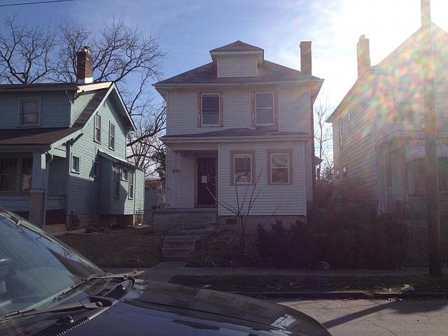 1st image of 98 N Oakley Ave