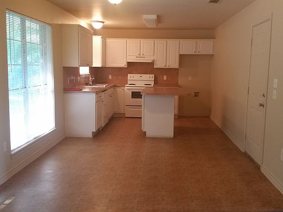292 Westridge dining room_04162015