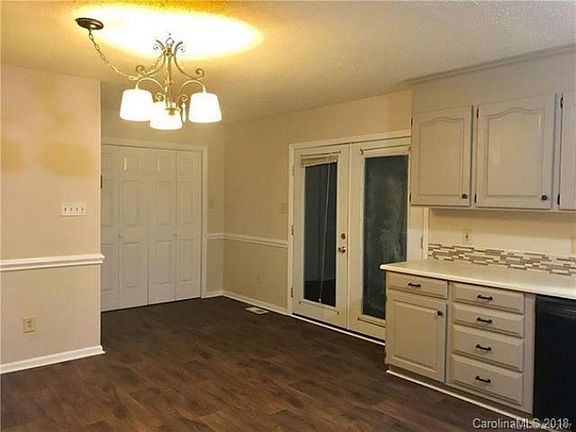 4th image of 107 Antler Dr