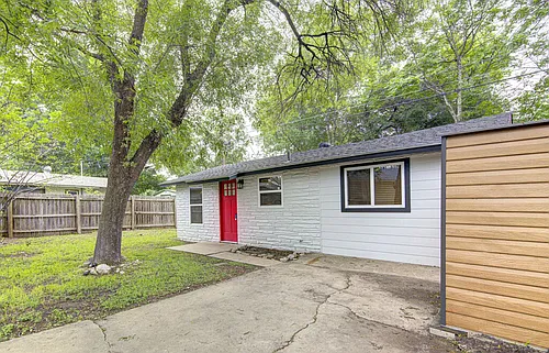 1711 Brentwood St Photo 1