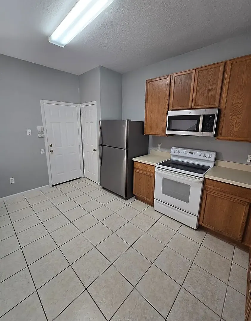 Building Photo - 3149 Stowe St #102