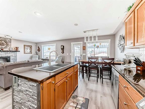 5th image of 232 SW Deschner Close