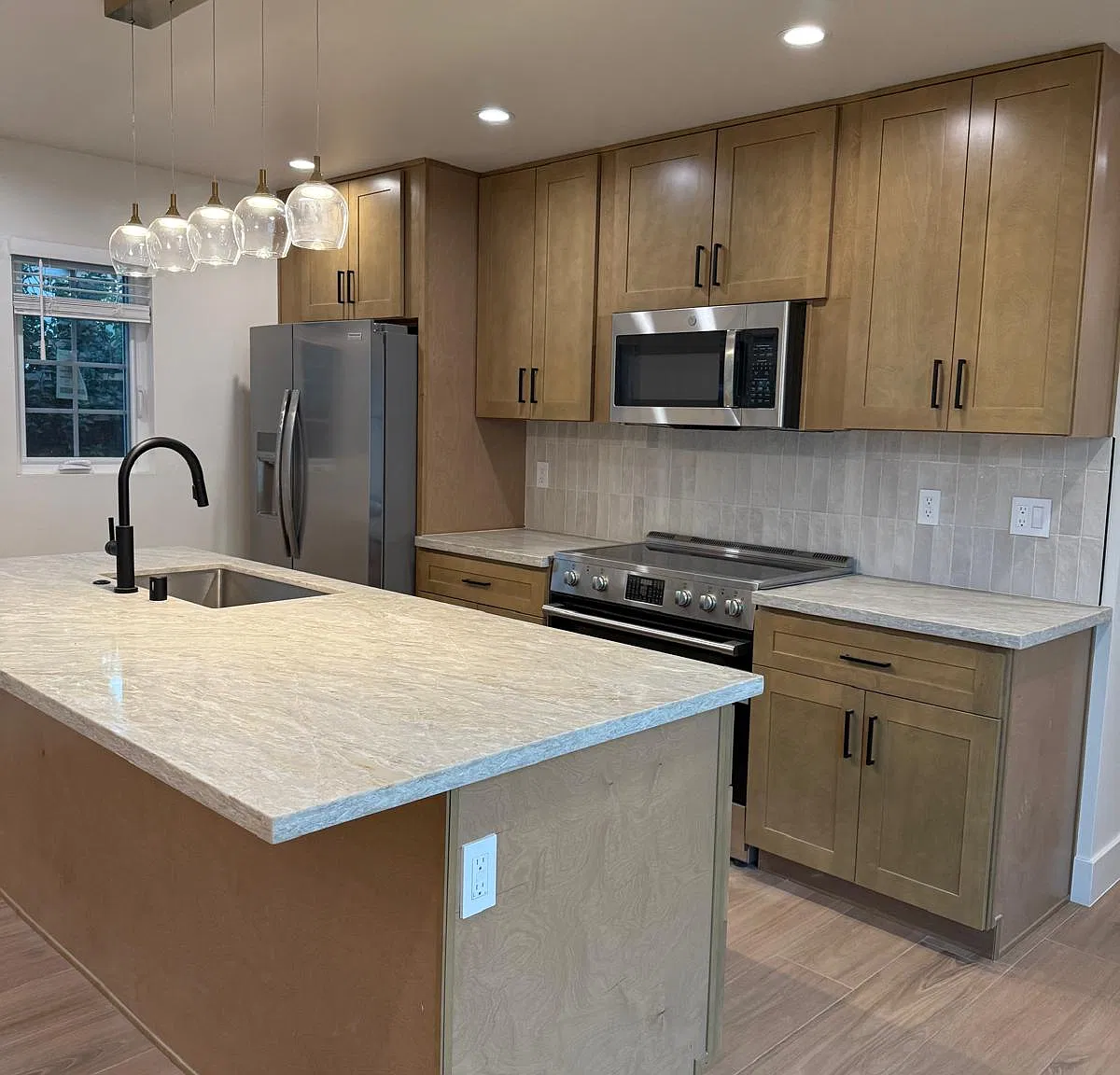 3 bed, 1200 sqft, $2,000 — Photo 3