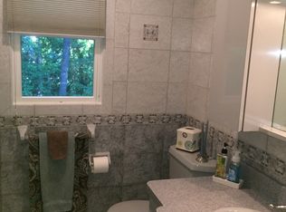 128 Fernwood Ave, Oakdale, NY 11769