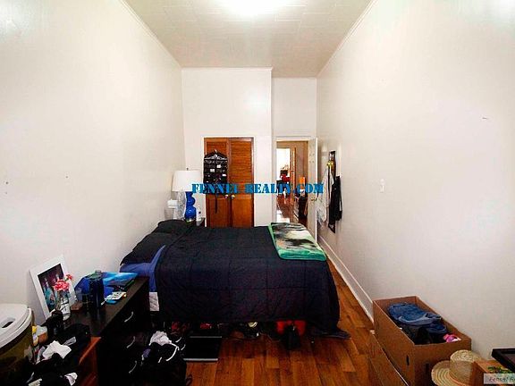 5th image of 313 Stanhope St APT 1L