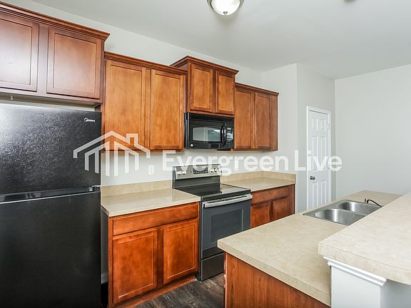 5th image of 140 Pacific Ave