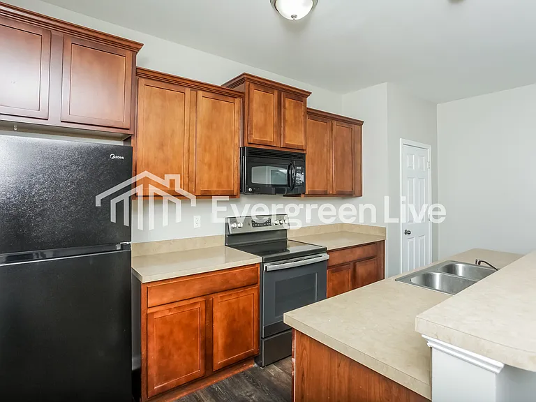 140 Pacific Ave — Photo 5