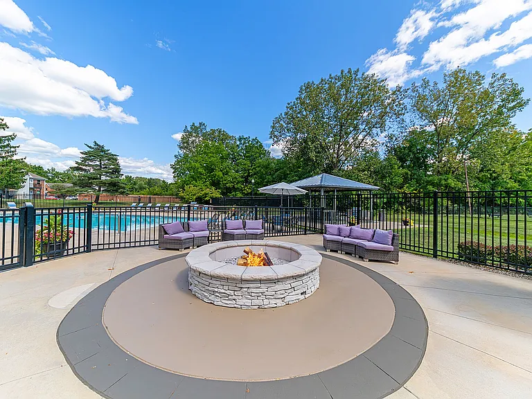 Poolside Firepit & Lounge