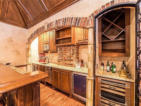 4th image of 1203 Lansdowne Ct