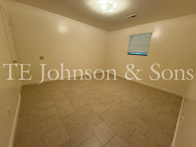 1606 Oak Croft Dr #D — Photo 10
