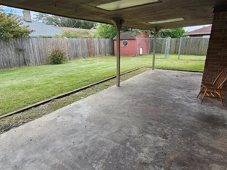 2701 Henderson Ln — Photo 15