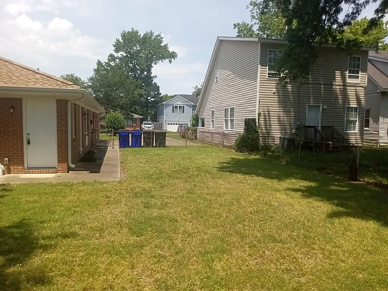 223 Woodview Ave — Photo 2