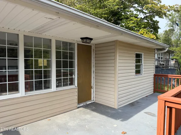 153 Johnson Rd, Oak Ridge, TN 37830