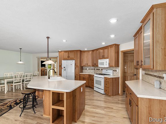 2nd image of 13611 Snapdragon Ln NE