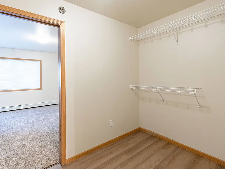 Moorhead, MN Sandy Creek Apartments | 11B | Closet