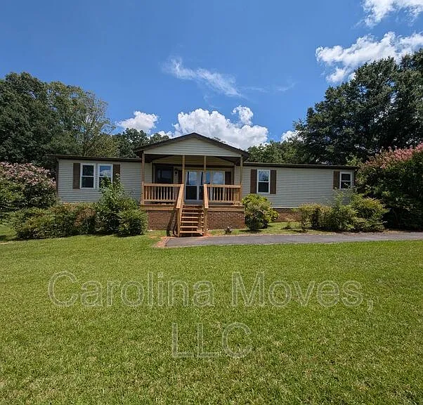 220 Farrs Rd — Photo 1