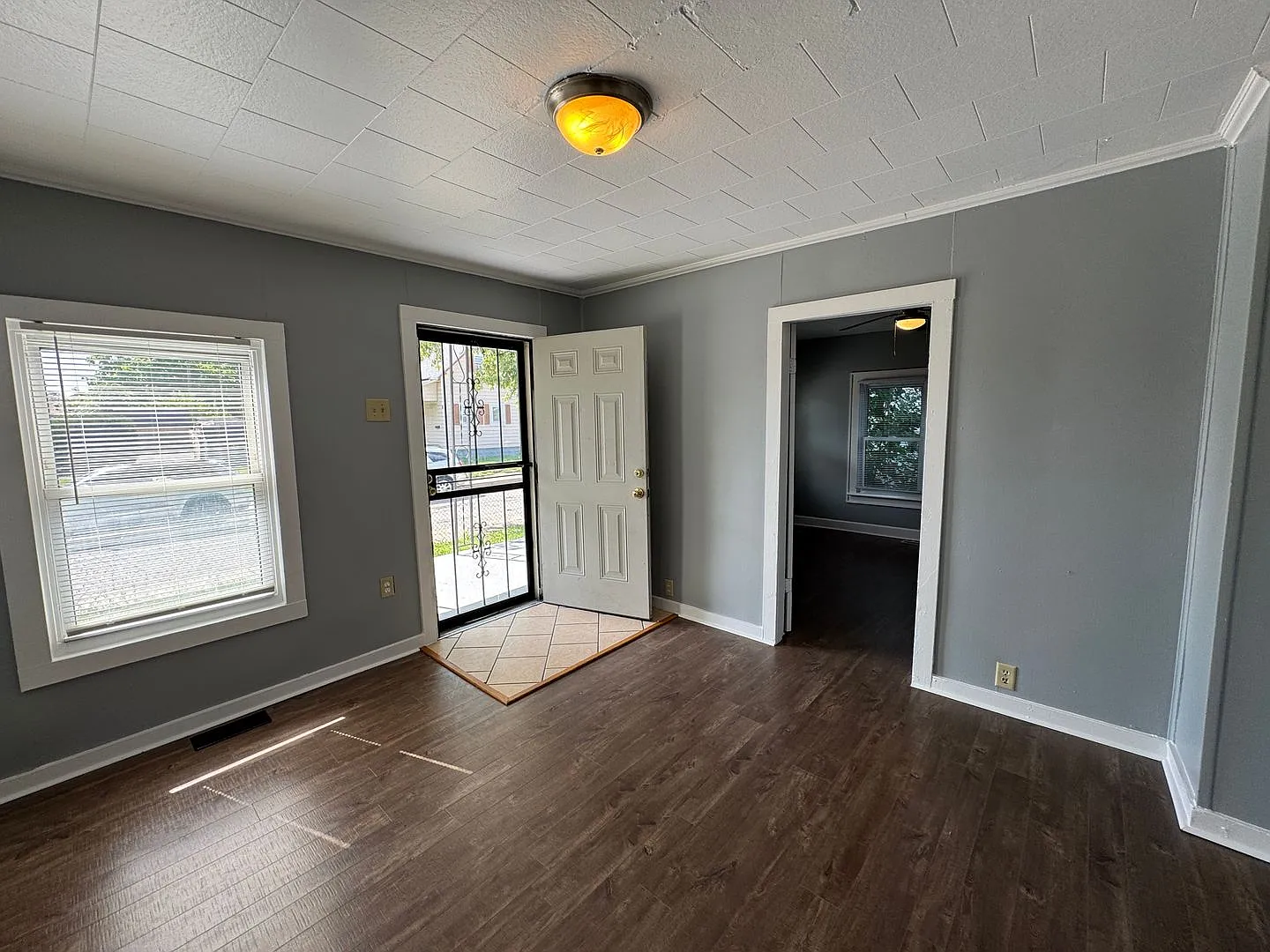 Christian Park 2 Bedroom 1 Bath — Photo 4