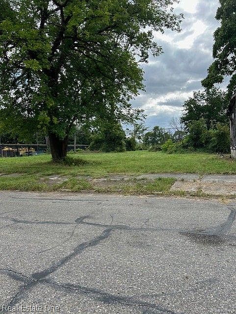 2nd image of 9253 Holmur St