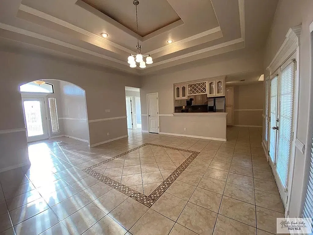3 bed, 2130 sqft, $1,900 — Photo 3