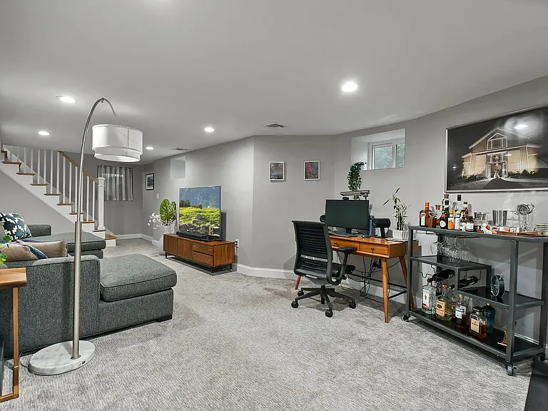 8 Greenleaf Ave #1 — Photo 7