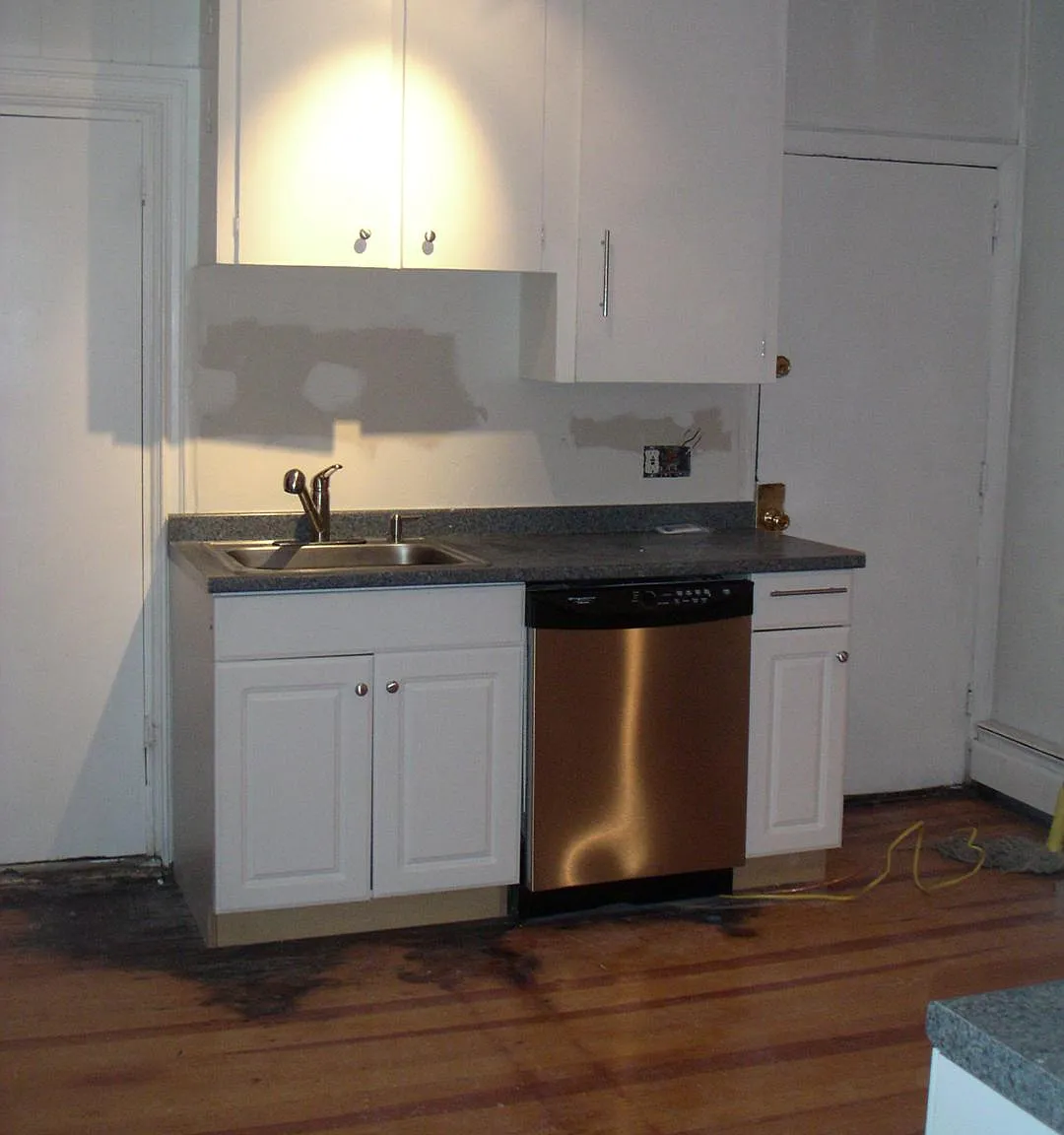 2 bed, 850 sqft, $2,100 — Photo 2