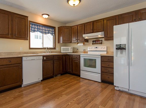 4th image of 4002 Spruce Hills Dr