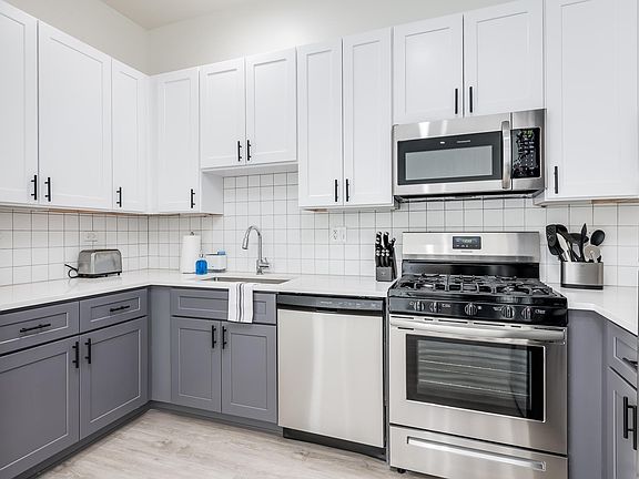 5th image of 1457 W 15th St #316