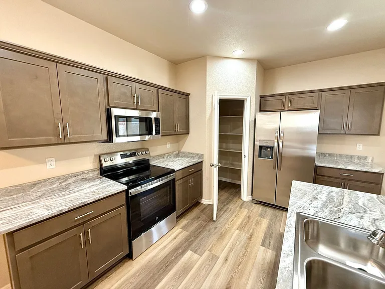 3774 Meadowbrook Ln — Photo 11