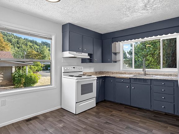 3rd image of 631 W Union St
