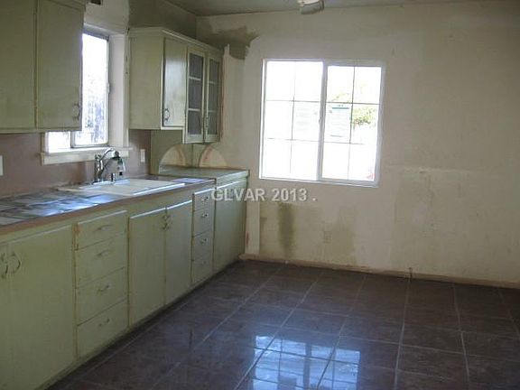 5th image of 901 Betty Ln