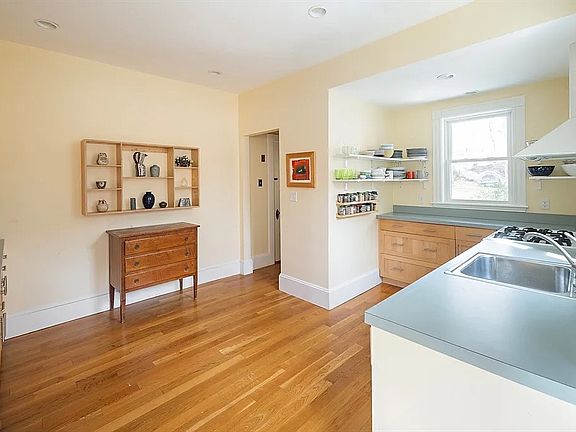 5th image of 9 Sanborn Ave APT 1