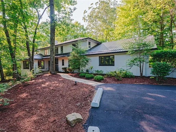 85 Hunting Trl, Moreland Hills, OH 44022