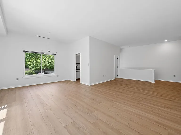 2332 Dana Ave — Photo 8