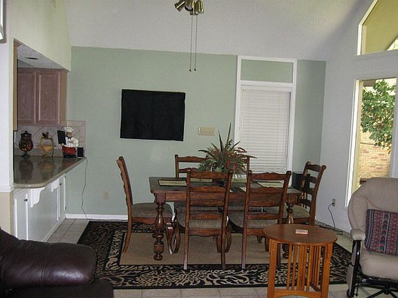 5th image of 9 Land Cove Cir