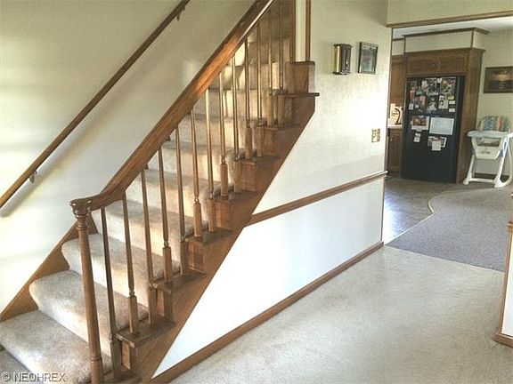 3rd image of 422 Hillcrest Dr NE