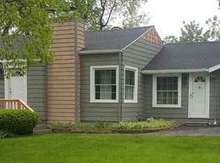 2490 Edgevale Dr, Waterford, MI 48329