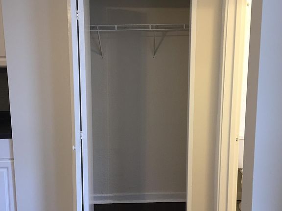 2nd image of 3338 N Marshfield Ave #2vfugr450