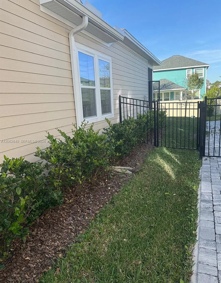 3 bed, 2.0 bath, 1644 sqft, $2,450 — Photo 3