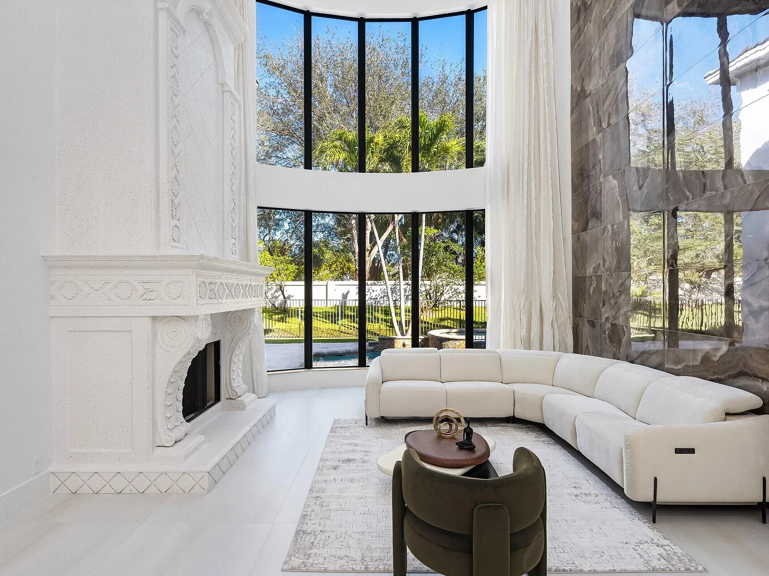 6 bed, 8.0 bath, 6722 sqft, $25,000 — Photo 3