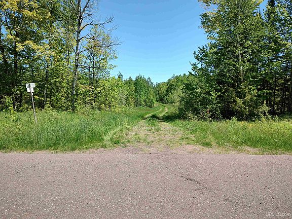 3rd image of Woodspur Rd