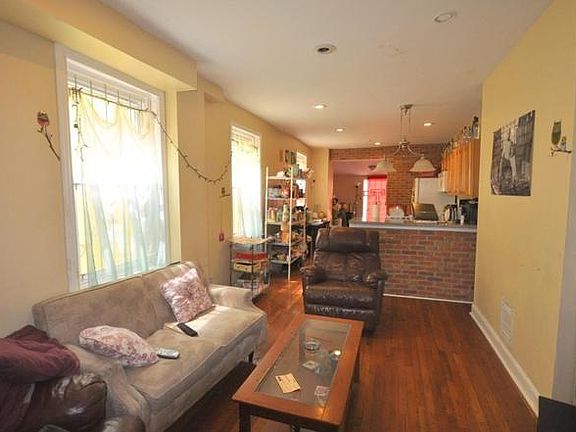 5th image of 1412 N Willington St