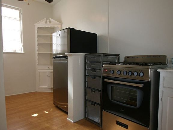 3rd image of 208 N Louise St APT C