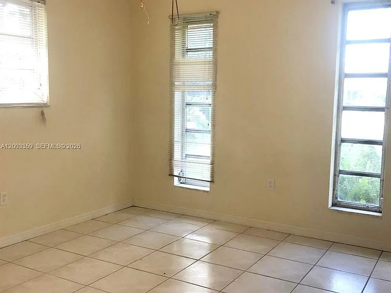 4900 SW 36th Ct — Photo 17