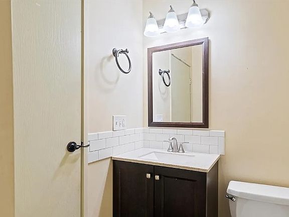 3rd image of 27083 Oakwood Cir APT 106X